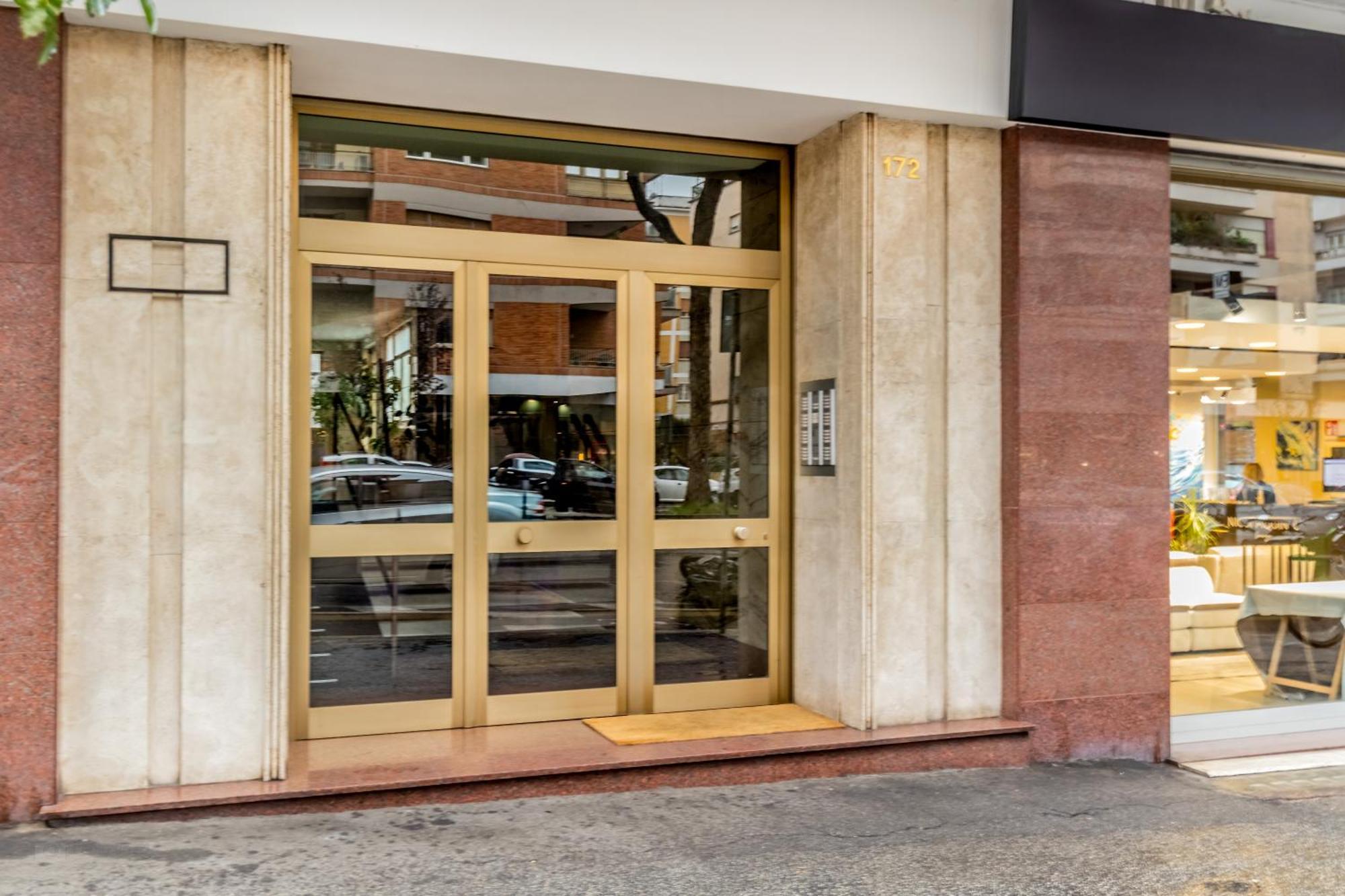 La Casa Di Umberto Apartment Рим Екстериор снимка
